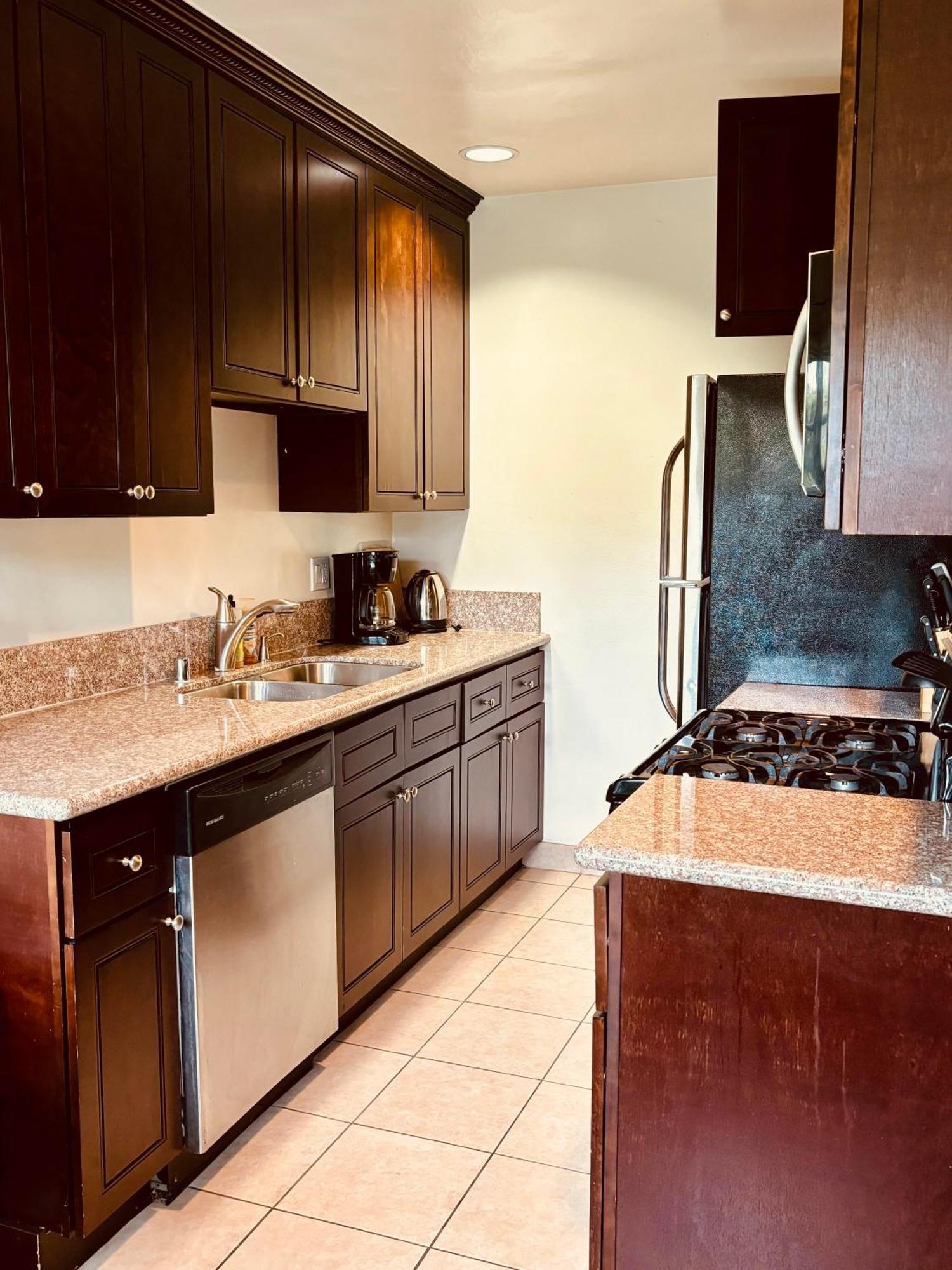 Centrally Located 2 Bed Ucla Appartement